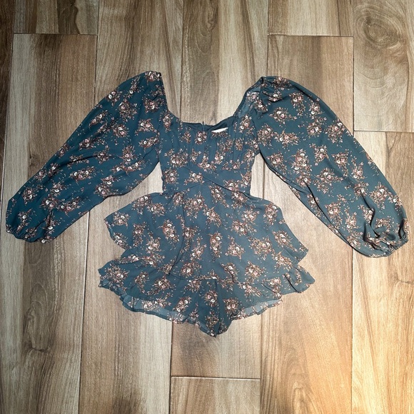 Altar’d State Weslia Floral Romper XS Long Sleeve Shorts Green Peasant Sleeve - Picture 10 of 16